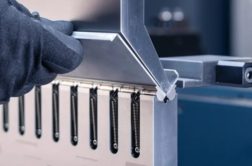 Bending short flanges