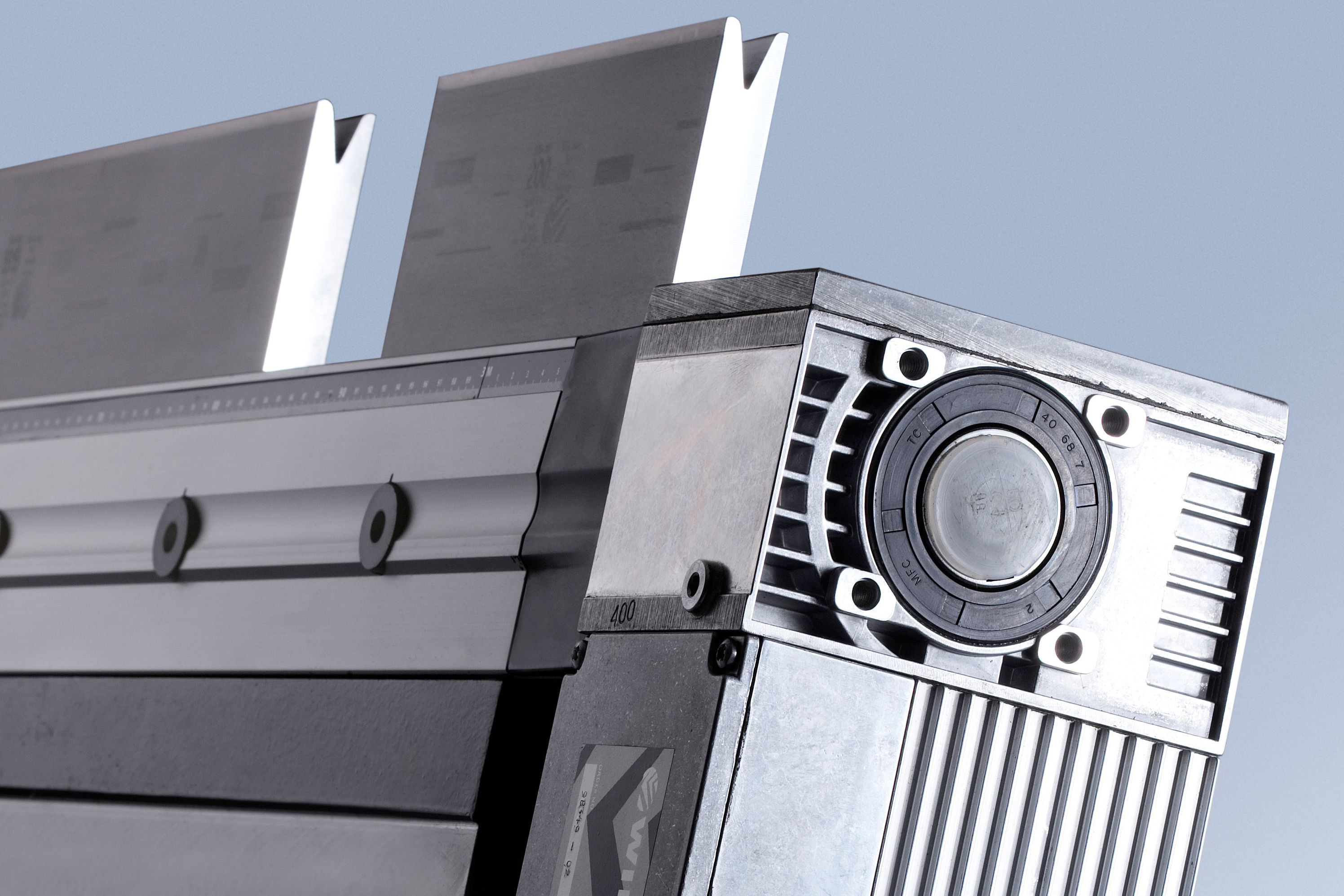 How to compensate for deflection of a press brake